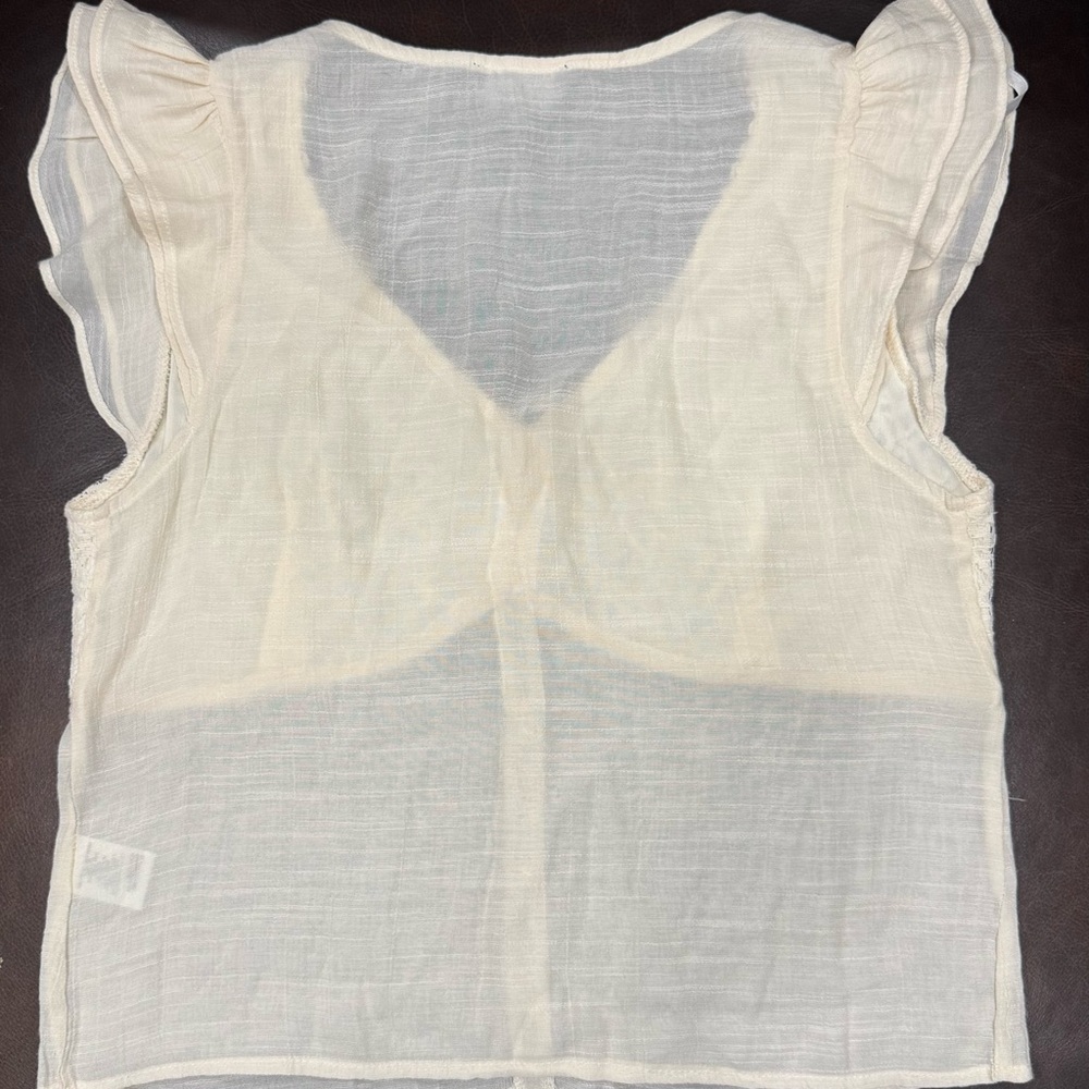 Bwear Cream Lace Flutter Sleeve Button-Front Blouse - Picture 2 of 4